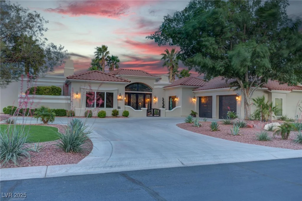 4594 Blue Mesa, Las Vegas, NV 89129