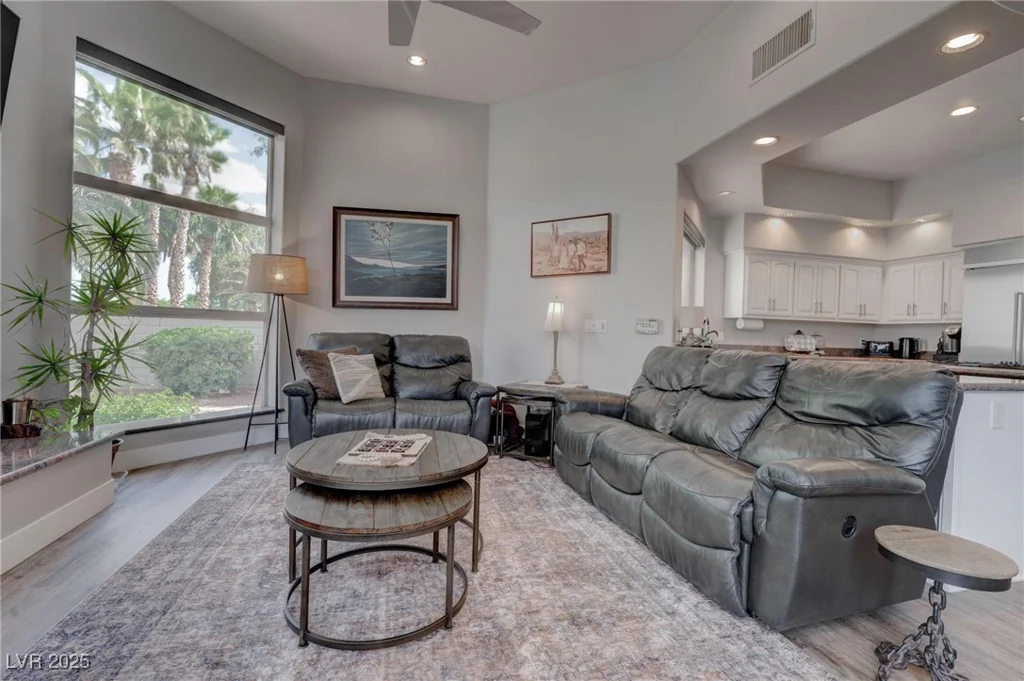 4594 Blue Mesa, Las Vegas, NV 89129