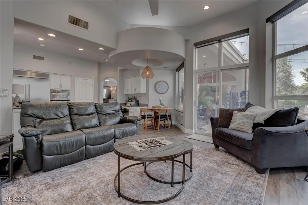 4594 Blue Mesa, Las Vegas, NV 89129