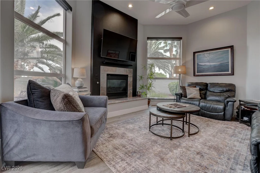 4594 Blue Mesa, Las Vegas, NV 89129
