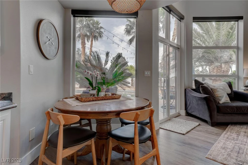 4594 Blue Mesa, Las Vegas, NV 89129