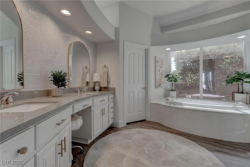 4594 Blue Mesa, Las Vegas, NV 89129