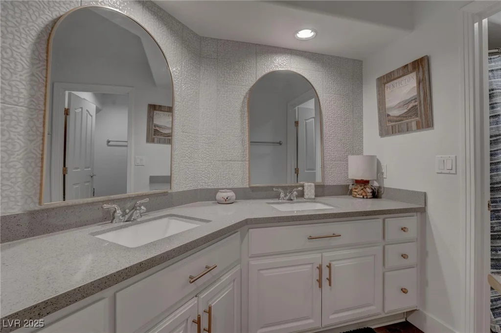 4594 Blue Mesa, Las Vegas, NV 89129