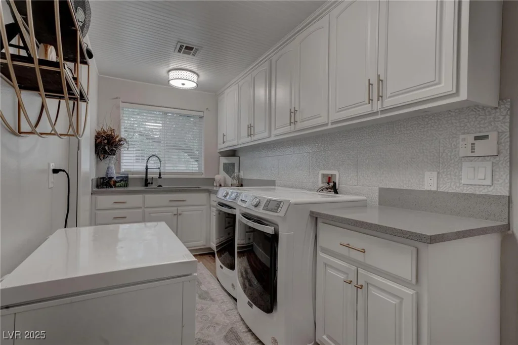 4594 Blue Mesa, Las Vegas, NV 89129