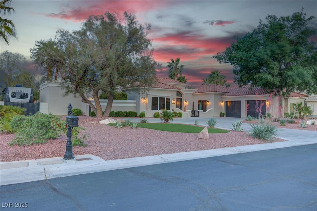 4594 Blue Mesa, Las Vegas, NV 89129