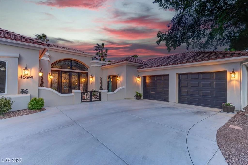 4594 Blue Mesa, Las Vegas, NV 89129