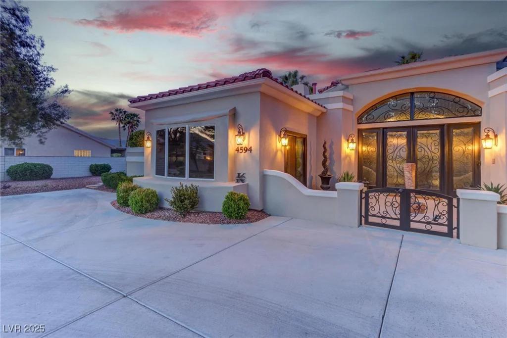 4594 Blue Mesa, Las Vegas, NV 89129