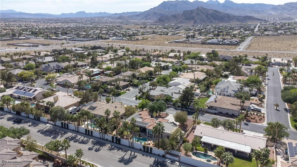 4594 Blue Mesa, Las Vegas, NV 89129