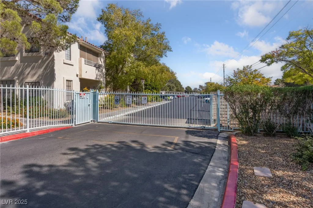 4865 Torrey Pines, Las Vegas, NV 89103