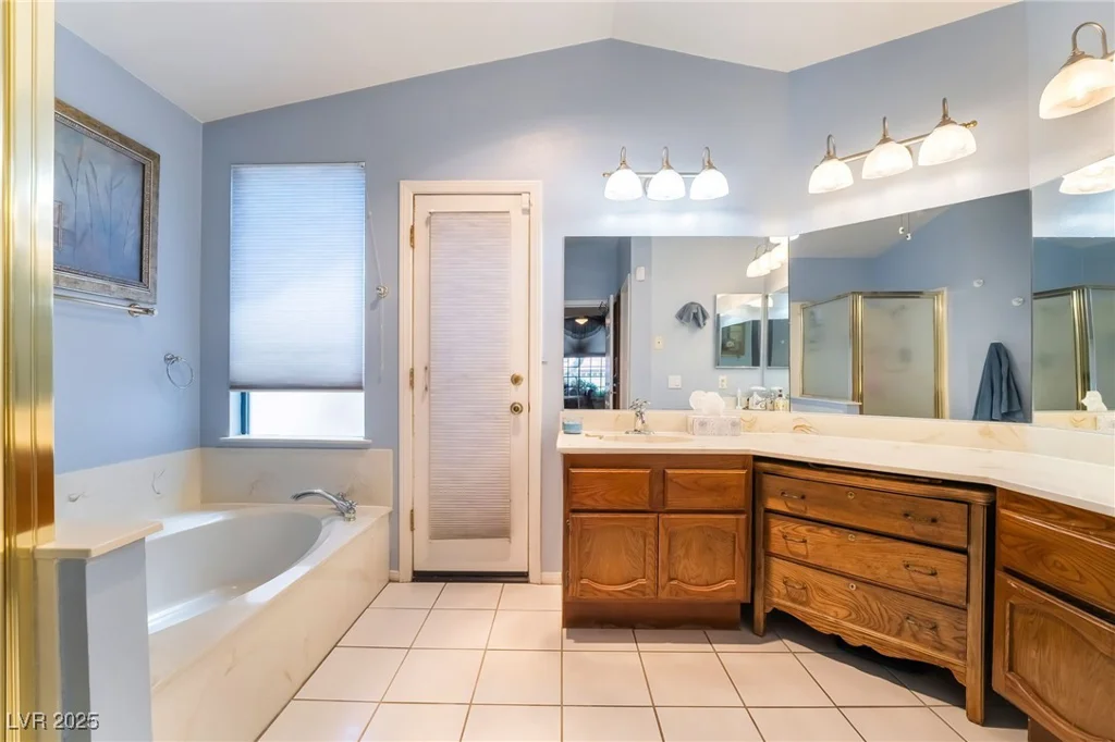 3221 Palmdesert, Las Vegas, NV 89120