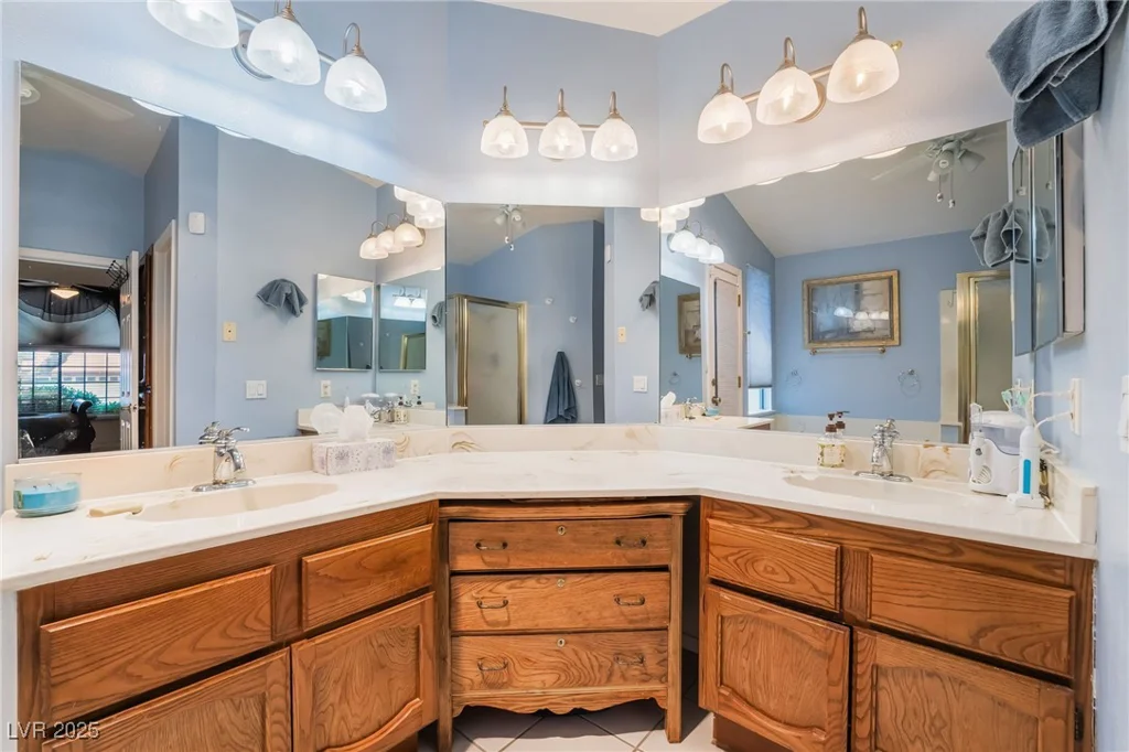 3221 Palmdesert, Las Vegas, NV 89120