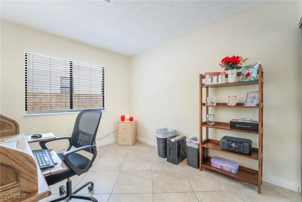 3221 Palmdesert, Las Vegas, NV 89120