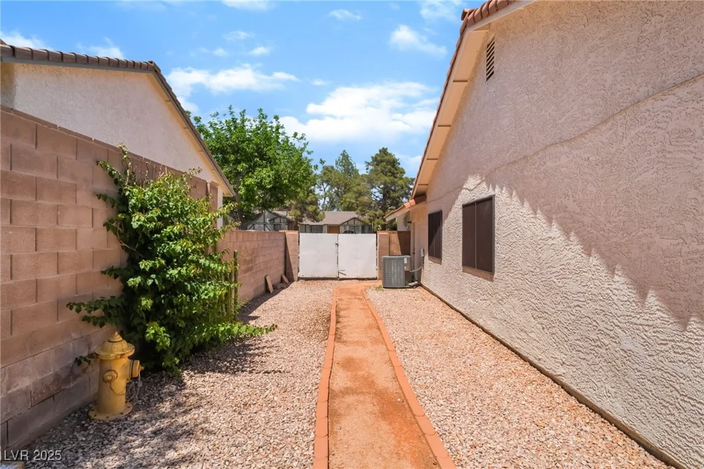 3221 Palmdesert, Las Vegas, NV 89120