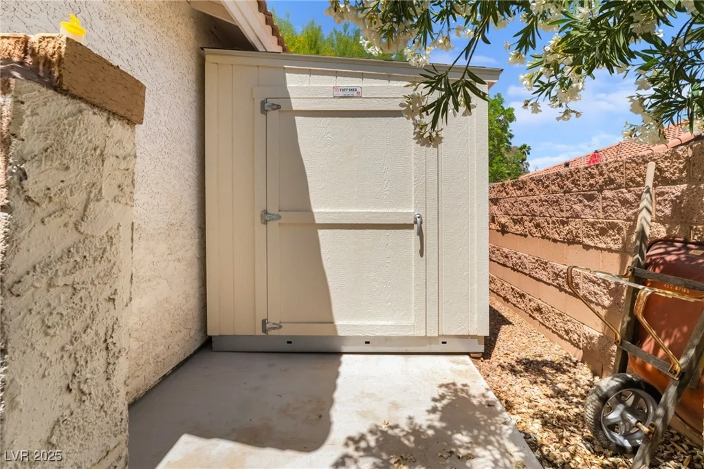 3221 Palmdesert, Las Vegas, NV 89120