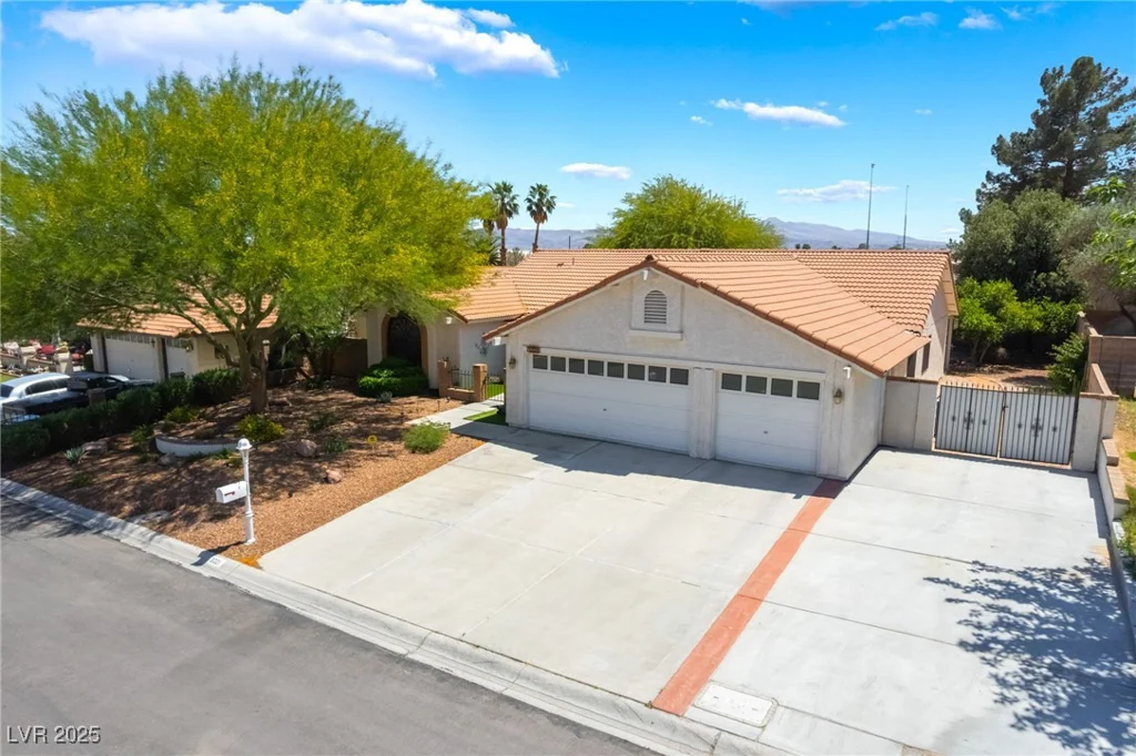 3221 Palmdesert, Las Vegas, NV 89120