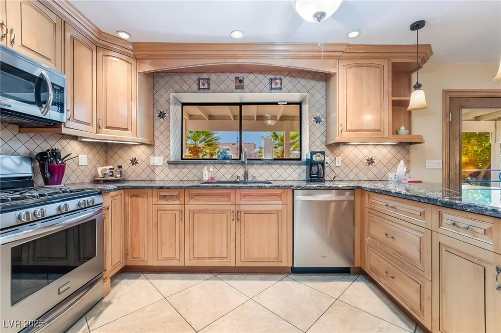 3221 Palmdesert, Las Vegas, NV 89120