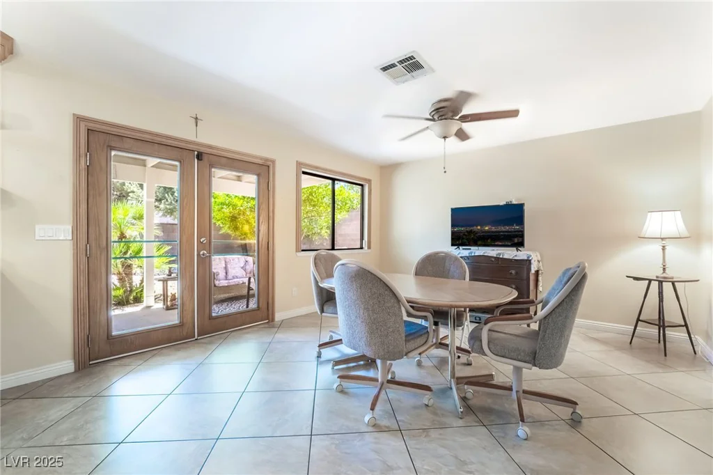 3221 Palmdesert, Las Vegas, NV 89120