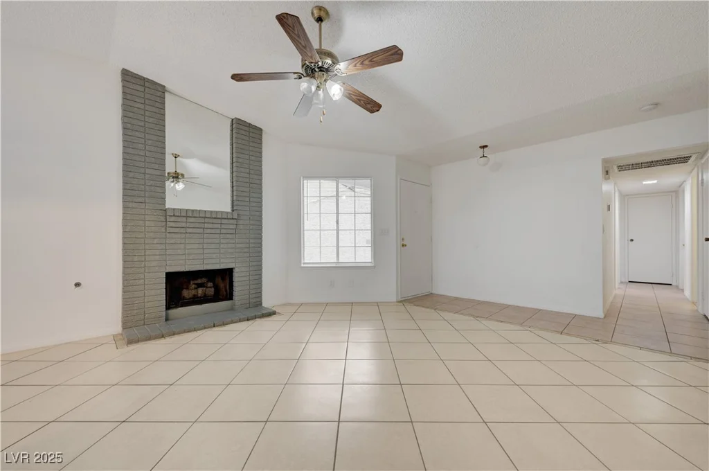 2377 Los Feliz, Las Vegas, NV 89156