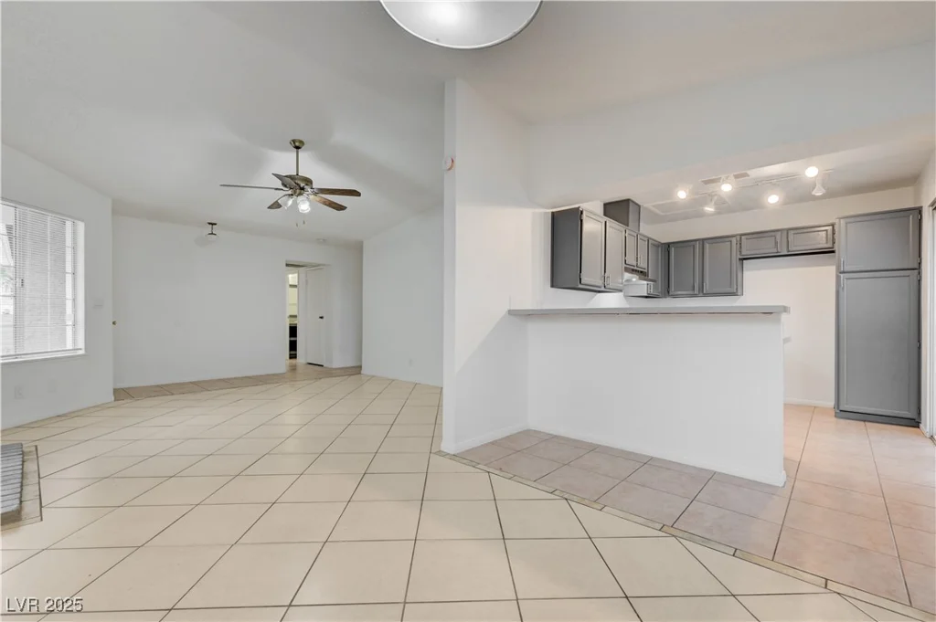 2377 Los Feliz, Las Vegas, NV 89156