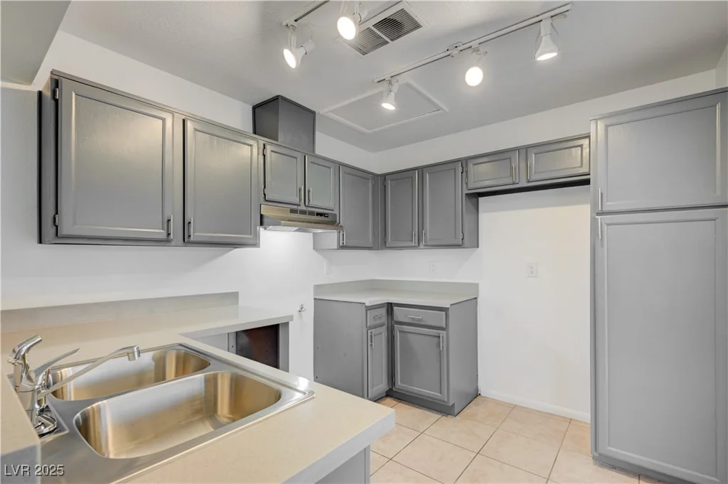 2377 Los Feliz, Las Vegas, NV 89156
