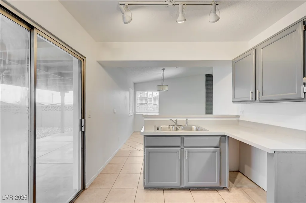 2377 Los Feliz, Las Vegas, NV 89156