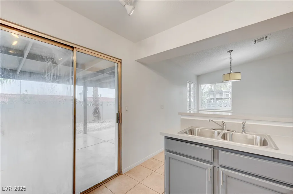 2377 Los Feliz, Las Vegas, NV 89156