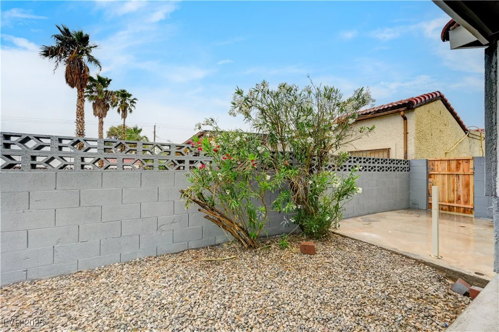 2377 Los Feliz, Las Vegas, NV 89156