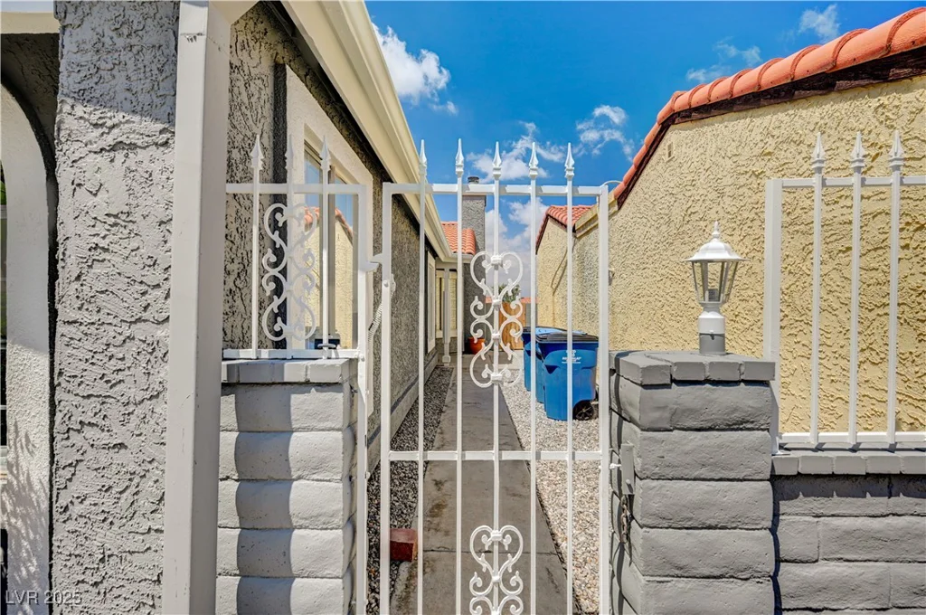 2377 Los Feliz, Las Vegas, NV 89156