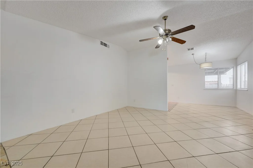2377 Los Feliz, Las Vegas, NV 89156