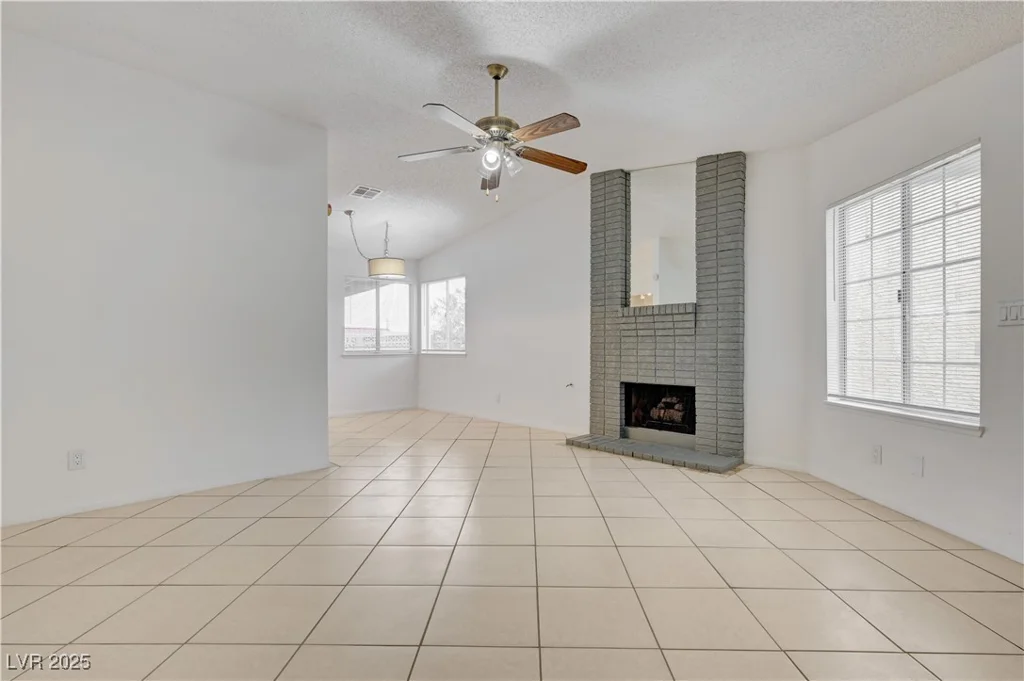 2377 Los Feliz, Las Vegas, NV 89156