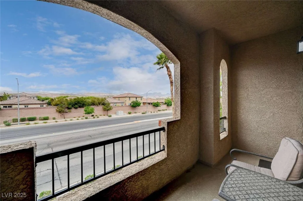 7701 Robindale, Las Vegas, NV 89113