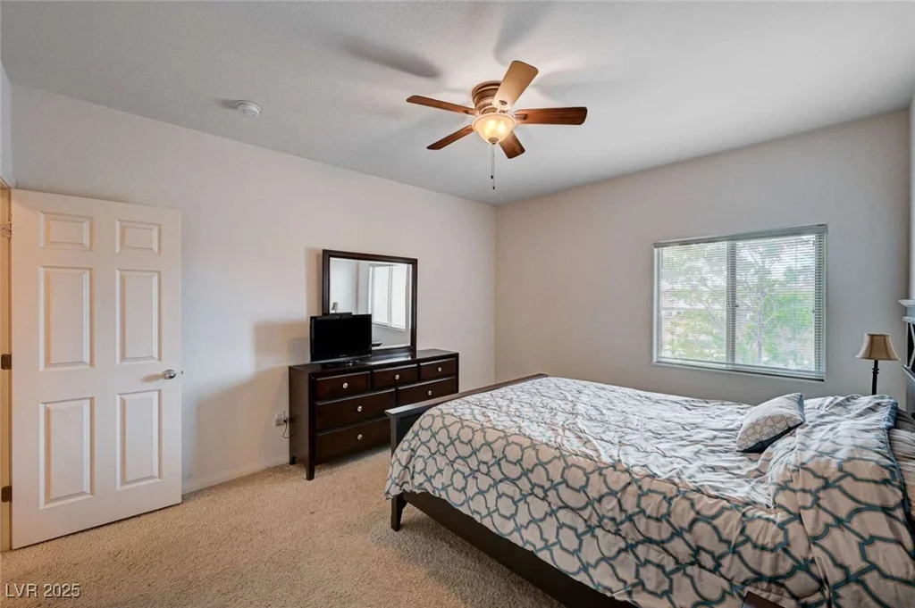 7701 Robindale, Las Vegas, NV 89113