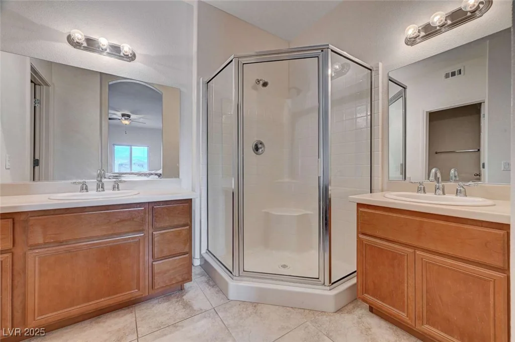 7701 Robindale, Las Vegas, NV 89113