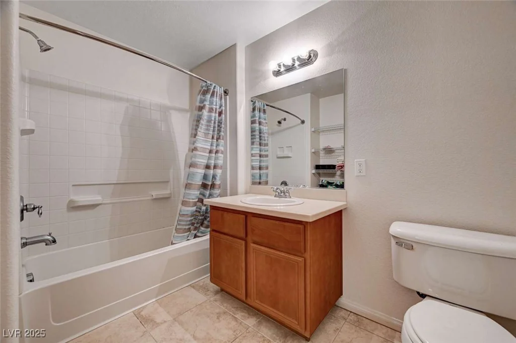 7701 Robindale, Las Vegas, NV 89113
