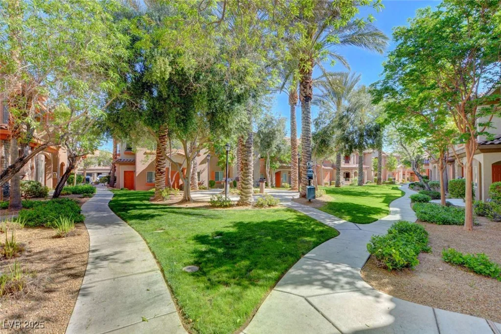 7701 Robindale, Las Vegas, NV 89113
