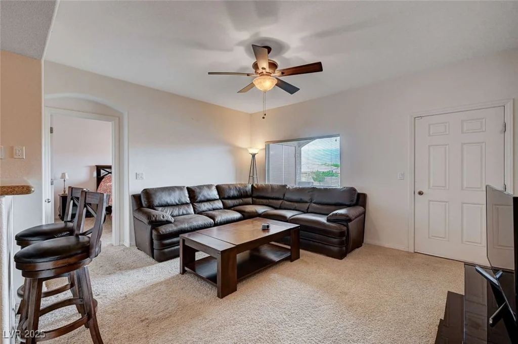 7701 Robindale, Las Vegas, NV 89113