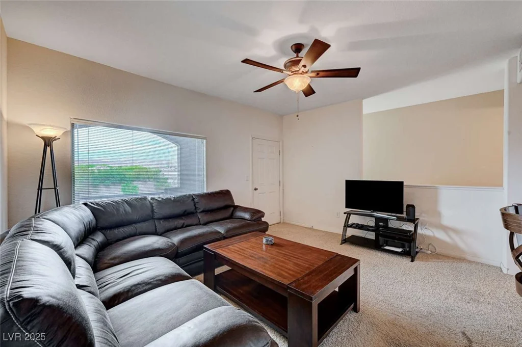 7701 Robindale, Las Vegas, NV 89113