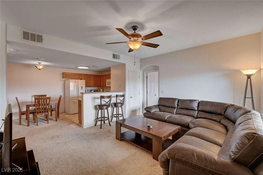 7701 Robindale, Las Vegas, NV 89113