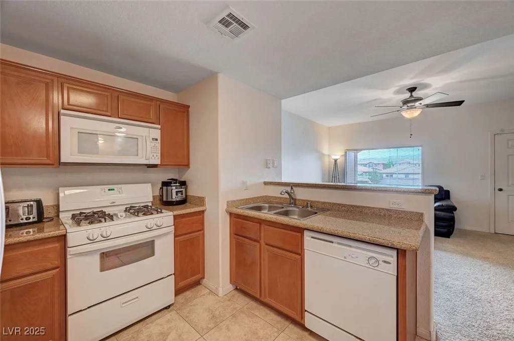 7701 Robindale, Las Vegas, NV 89113