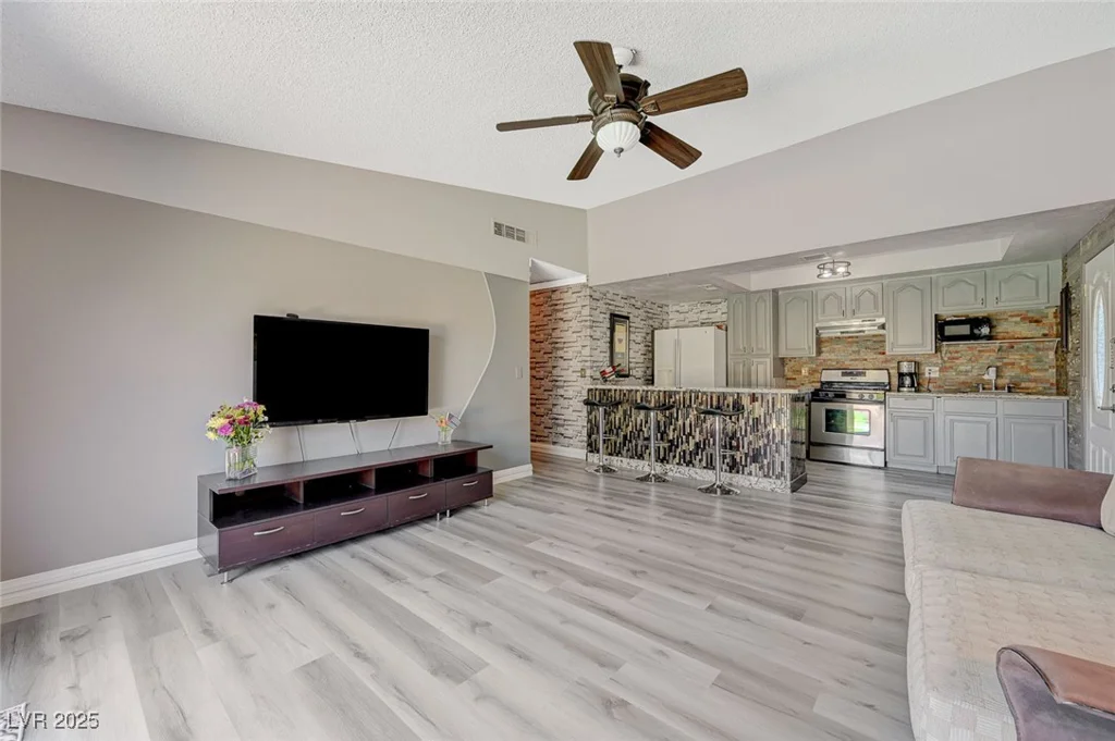 3266 Mountain Spring, Las Vegas, NV 89146