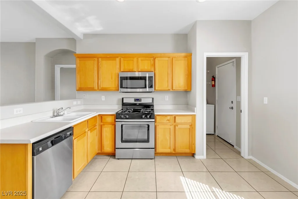 5319 Farley Feather, North Las Vegas, NV 89031