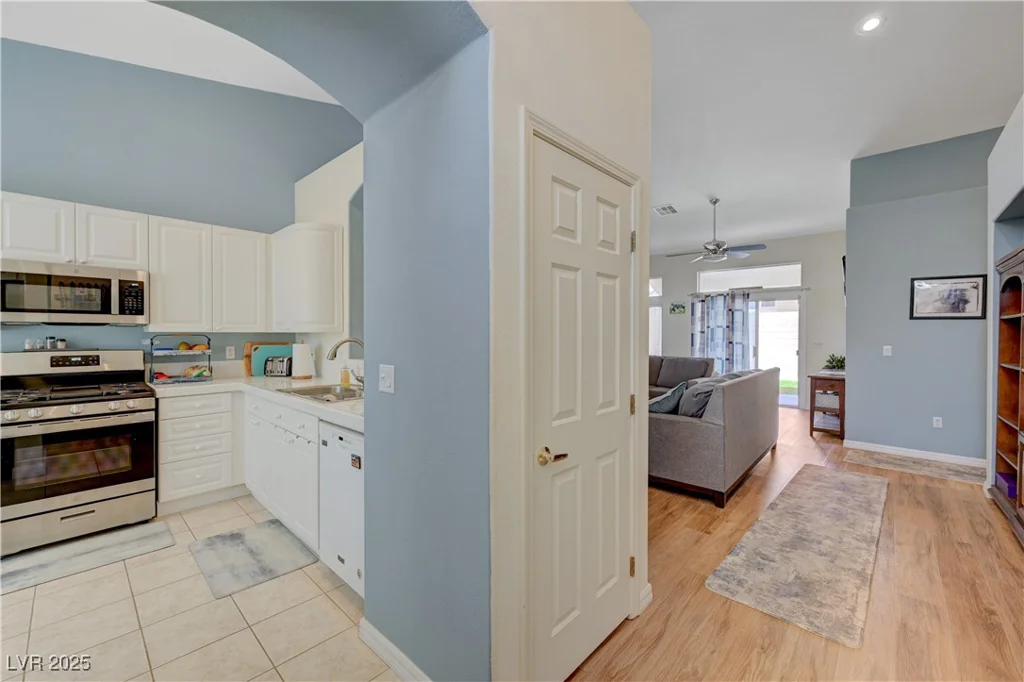 9724 Canyon Walk, Las Vegas, NV 89147