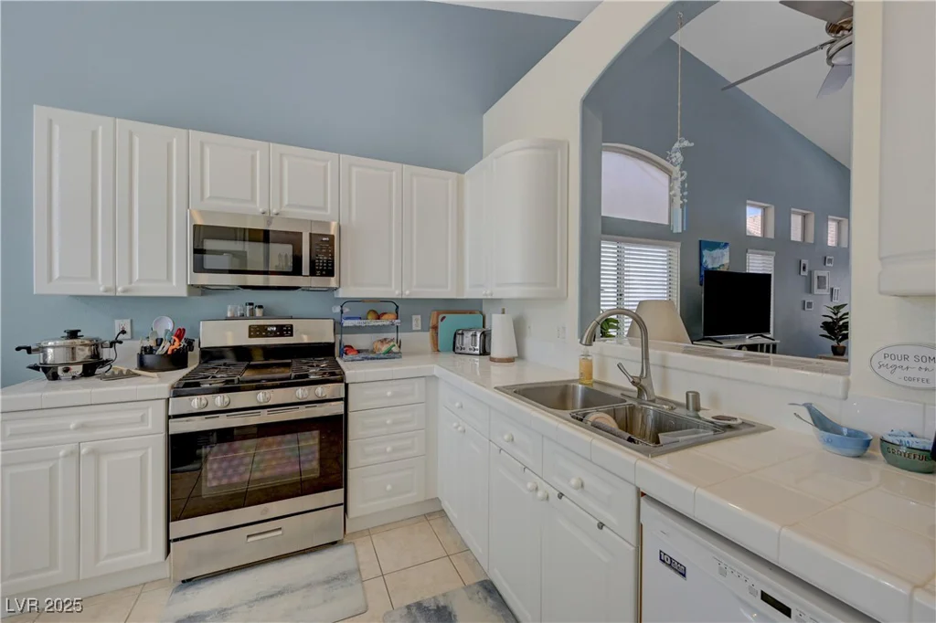 9724 Canyon Walk, Las Vegas, NV 89147