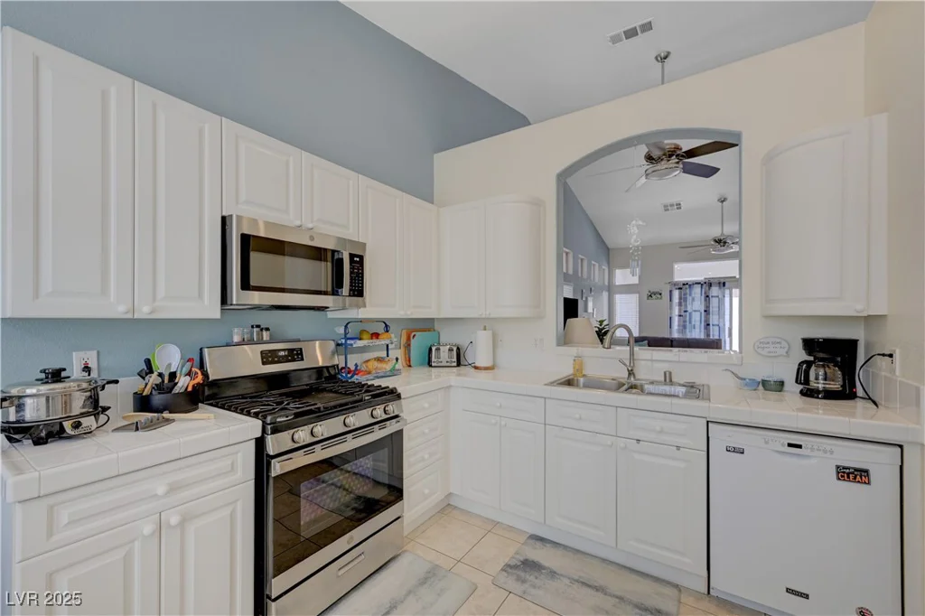9724 Canyon Walk, Las Vegas, NV 89147