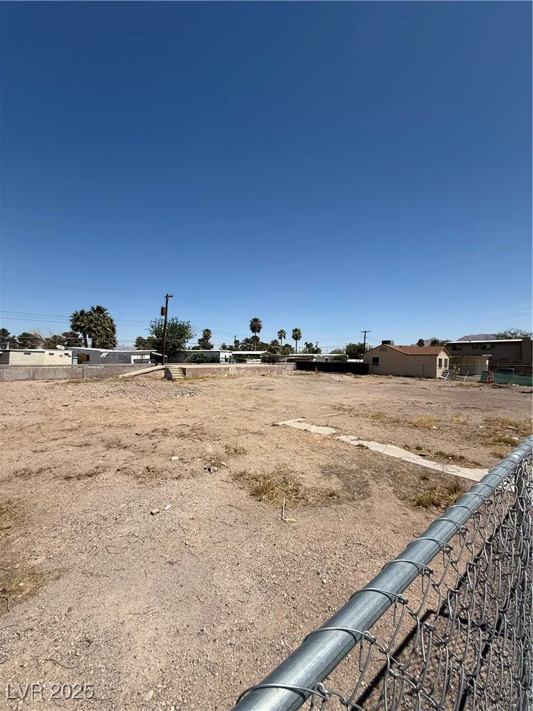 2851 Cedar, Las Vegas, NV 89104