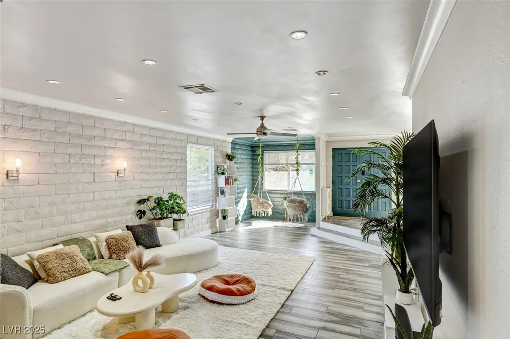 4012 Vegas, Las Vegas, NV 89108