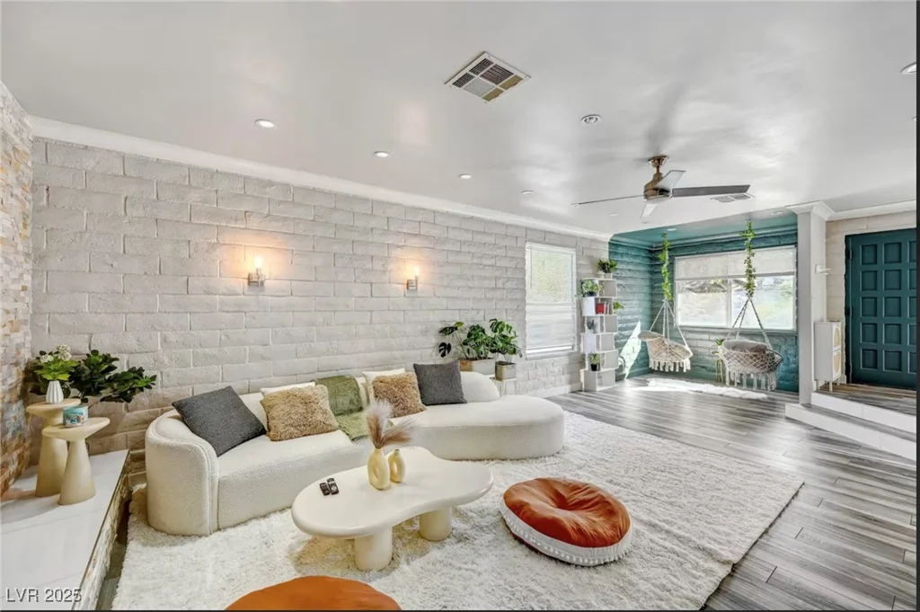 4012 Vegas, Las Vegas, NV 89108