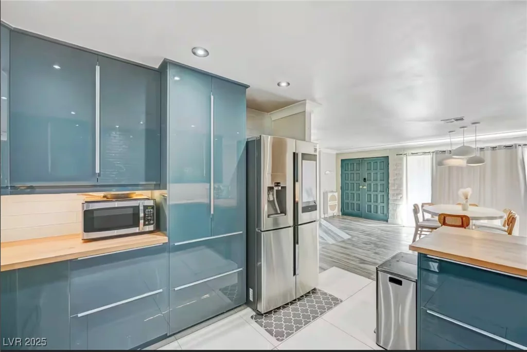 4012 Vegas, Las Vegas, NV 89108