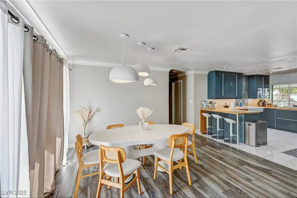4012 Vegas, Las Vegas, NV 89108