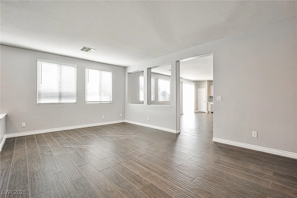 5575 Cresent Valley, Las Vegas, NV 89148